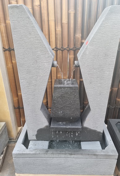 Modern wall water feature