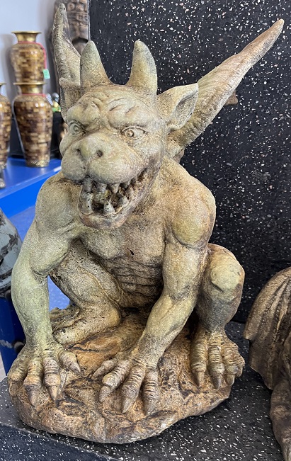 Gargoyle gate keeper crouching